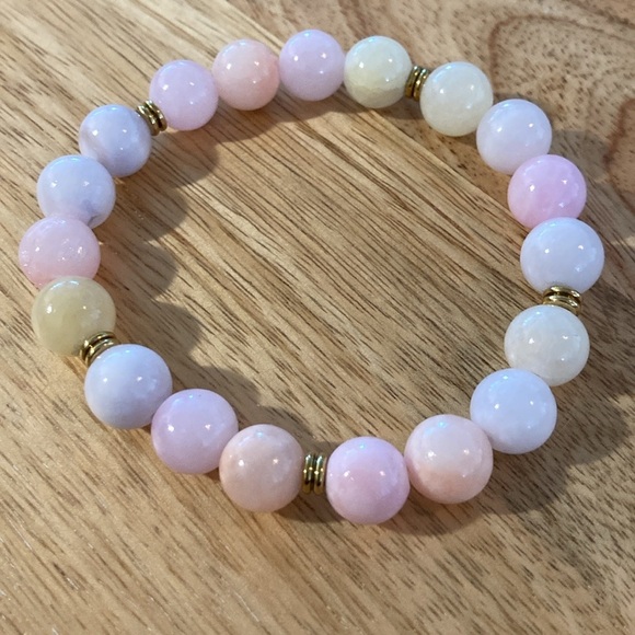 Pink rose stone bracelet with goldtone separators stretchy pink yellow white - Picture 5 of 7